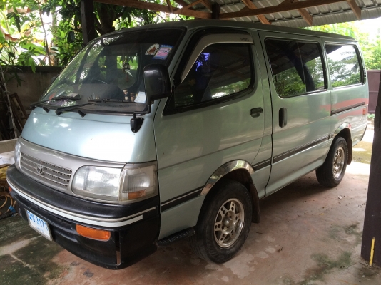 รถตู้โตโยต้า Hiace หัวจรวด