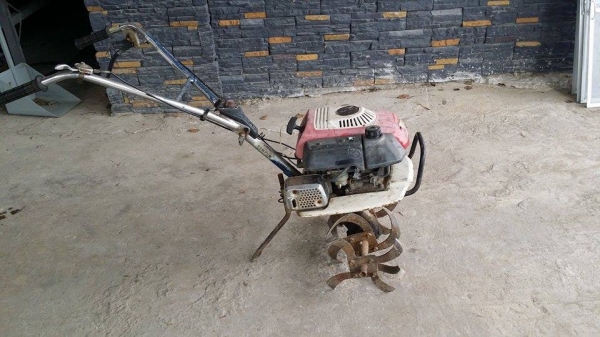 รถพรวนดินเดินตาม ขนาด 2.5 แรง เก่าญี่ปุ่น เครื่องยนต์ HONDA พร้อมชุดพรวนดิน รถพร้อมทำงาน รถพรวนดินเดินตาม ขนาด 2.5 แรง เก่าญี่ปุ่น เครื่องยนต์ HONDA พร้อมชุดพรวนดิน รถพร้อมทำงาน