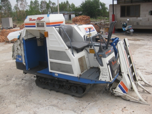 รถเกี่ยวข้าว Iseki 12 แรงม้า เช็คระบบพร้อมใช้งาน