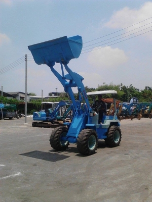 ขายรถตักล้อยาง  TCM805