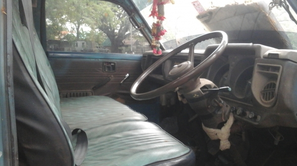 ขาย6ล้อ isuzu100แรงฝาขาวสภาพพร้อมบบรรทุก