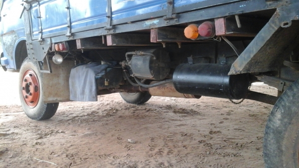 ขาย6ล้อ isuzu100แรงฝาขาวสภาพพร้อมบบรรทุก