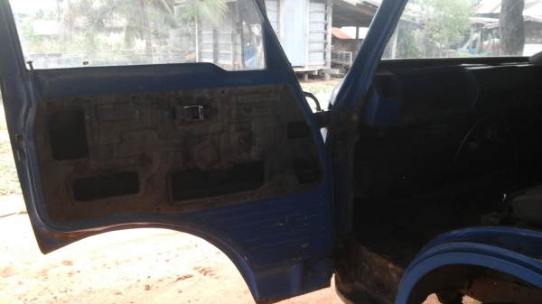 ขาย6ล้อ isuzu100แรงฝาขาวสภาพพร้อมบบรรทุก