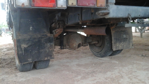 ขาย6ล้อ isuzu100แรงฝาขาวสภาพพร้อมบบรรทุก