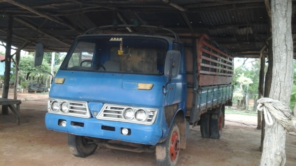 ขาย6ล้อ isuzu100แรงฝาขาวสภาพพร้อมบบรรทุก