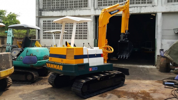 ขาย รถขุด YANMAR รุ่น YB501 แทร็กเหล็ก มือสองนำเข้าญี่ปุ่น สลักแน่น เครื่องยนต์ 4สูบ มือถือ/LINE ID :0818753444