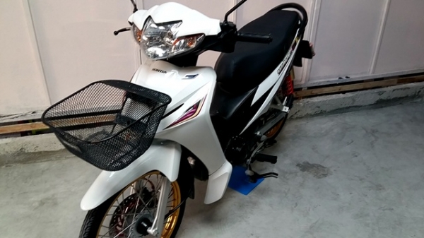 WAVE 110 i สีขาวม่วง ล้อคอมสีทองสวยๆ เครื่องเดิมๆ รถเดือน มีนาคม ปี 56 ไมล์ 8 พันโล แถม 2 รายการ 24900