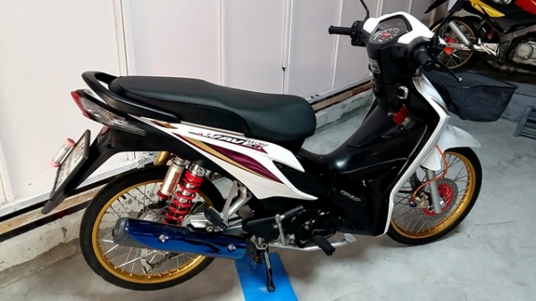 WAVE 110 i สีขาวม่วง ล้อคอมสีทองสวยๆ เครื่องเดิมๆ รถเดือน มีนาคม ปี 56 ไมล์ 8 พันโล แถม 2 รายการ 24900