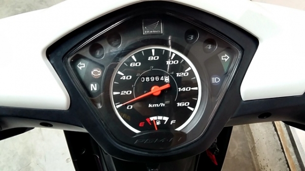 WAVE 110 i สีขาวม่วง ล้อคอมสีทองสวยๆ เครื่องเดิมๆ รถเดือน มีนาคม ปี 56 ไมล์ 8 พันโล แถม 2 รายการ 24900