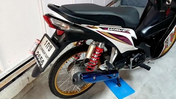 WAVE 110 i สีขาวม่วง ล้อคอมสีทองสวยๆ เครื่องเดิมๆ รถเดือน มีนาคม ปี 56 ไมล์ 8 พันโล แถม 2 รายการ 24900