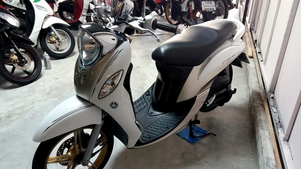 Fino i ลายพรีเมี่ยม สีขาวน้ำตาล พิมนิยม ( ล้อแมกซ์ลายดาว ) รถเดือน กันยายน ปี 56 ไมล์ 6พันโล แถม 2 รายการ 28900