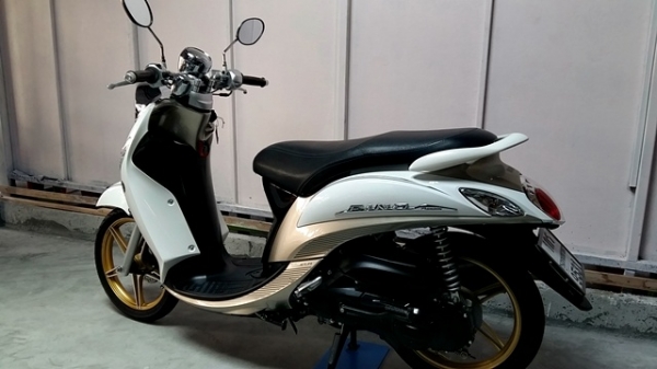 Fino i ลายพรีเมี่ยม สีขาวน้ำตาล พิมนิยม ( ล้อแมกซ์ลายดาว ) รถเดือน กันยายน ปี 56 ไมล์ 6พันโล แถม 2 รายการ 28900