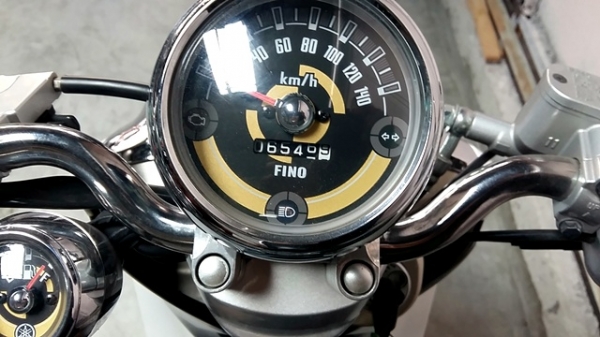 Fino i ลายพรีเมี่ยม สีขาวน้ำตาล พิมนิยม ( ล้อแมกซ์ลายดาว ) รถเดือน กันยายน ปี 56 ไมล์ 6พันโล แถม 2 รายการ 28900