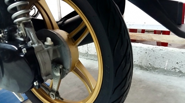 Fino i ลายพรีเมี่ยม สีขาวน้ำตาล พิมนิยม ( ล้อแมกซ์ลายดาว ) รถเดือน กันยายน ปี 56 ไมล์ 6พันโล แถม 2 รายการ 28900