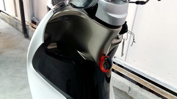 Fino i ลายพรีเมี่ยม สีขาวน้ำตาล พิมนิยม ( ล้อแมกซ์ลายดาว ) รถเดือน กันยายน ปี 56 ไมล์ 6พันโล แถม 2 รายการ 28900