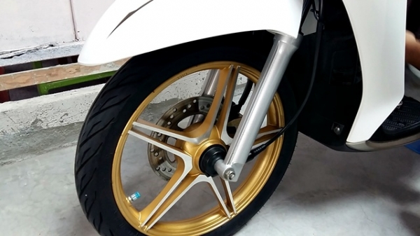 Fino i ลายพรีเมี่ยม สีขาวน้ำตาล พิมนิยม ( ล้อแมกซ์ลายดาว ) รถเดือน กันยายน ปี 56 ไมล์ 6พันโล แถม 2 รายการ 28900