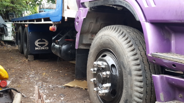 ขาย10ล้อฮีโน่ สิงไฮเทค FL3H ยาว6.20 เมตร 1เพลาพื้นเรียบ เบรคจิฟฟี่ พวงมาลัยพางเวอร์แอร์ใหม่เน็นฉ่ำ เครื่องHO7D  195แรงม้า