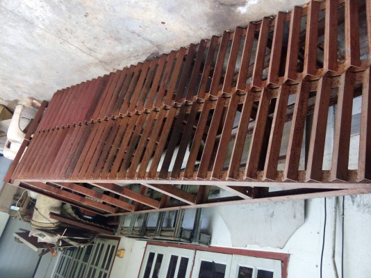 ขายแท่นเหล็กสูง1.50 เมตร เหมาะสำหรับเช็คช่วงล่างรถกระบะอันละ 11000บาท