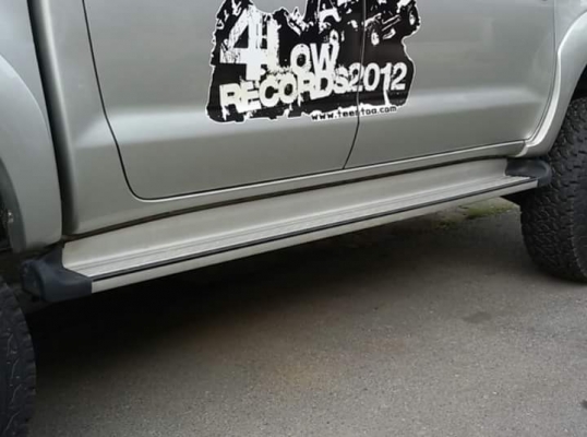 บรรไดเดิมติดรถ ตรงรุ่นวีโก้4ประตู สภาพดี