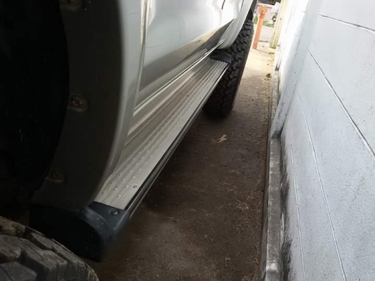 บรรไดเดิมติดรถ ตรงรุ่นวีโก้4ประตู สภาพดี