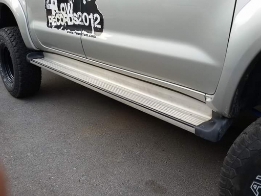 บรรไดเดิมติดรถ ตรงรุ่นวีโก้4ประตู สภาพดี