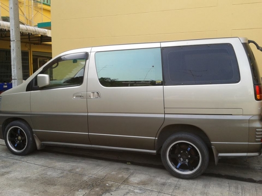 NISSAN ELGRAND 3.5 Z  นำเข้าจดปี 2015 รถวิ่งมา หมื่น กม.จดทะเบียนแบบ 32 พร้อมโอน