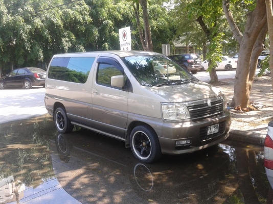 NISSAN ELGRAND 3.5 Z  นำเข้าจดปี 2015 รถวิ่งมา หมื่น กม.จดทะเบียนแบบ 32 พร้อมโอน
