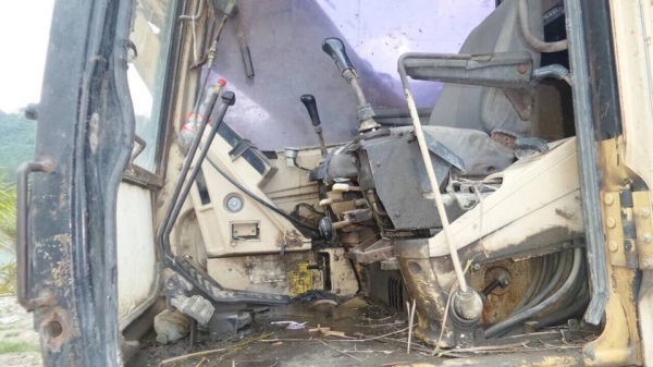 แบคโฮ CAT320V1 อินวอยล์ ช่วงล่างดี บอดี้ใช้ได้เก็บงานบ้าง รถดี ทำงานดี