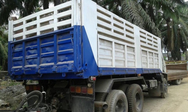 รถ 2 คันขาย 1100000 240 แรงดั้มดินและรถน้ำ