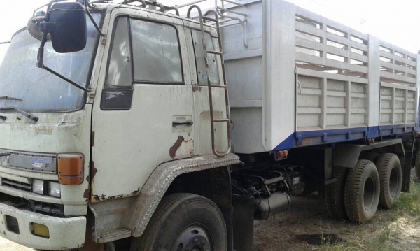 รถ 2 คันขาย 1100000 240 แรงดั้มดินและรถน้ำ