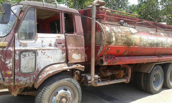 รถ 2 คันขาย 1100000 240 แรงดั้มดินและรถน้ำ