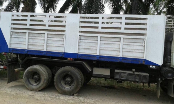 รถ 2 คันขาย 1100000 240 แรงดั้มดินและรถน้ำ