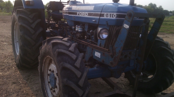 ขายรถไถFORD รุ่น6610  4x4คานหน้าคาลาโล่สวยมีทะเบียนพร้อมใช้งาน0810076640