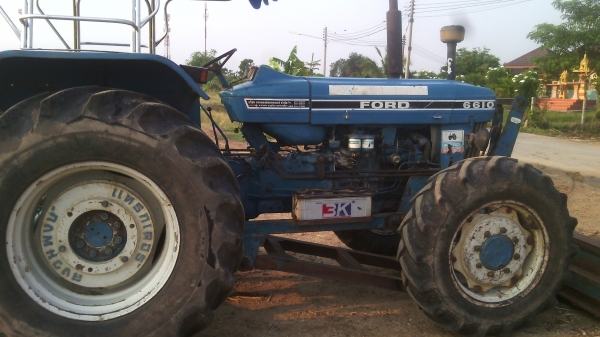 ขายรถไถFORD รุ่น6610  4x4คานหน้าคาลาโล่สวยมีทะเบียนพร้อมใช้งาน0810076640
