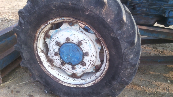 ขายรถไถFORD รุ่น6610  4x4คานหน้าคาลาโล่สวยมีทะเบียนพร้อมใช้งาน0810076640