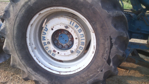 ขายรถไถFORD รุ่น6610  4x4คานหน้าคาลาโล่สวยมีทะเบียนพร้อมใช้งาน0810076640