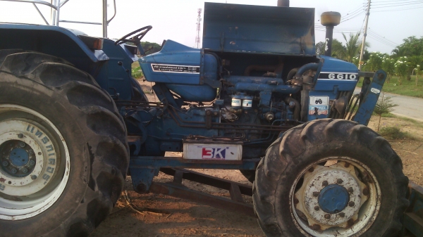 ขายรถไถFORD รุ่น6610  4x4คานหน้าคาลาโล่สวยมีทะเบียนพร้อมใช้งาน0810076640