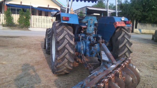 ขายรถไถFORD รุ่น6610  4x4คานหน้าคาลาโล่สวยมีทะเบียนพร้อมใช้งาน0810076640