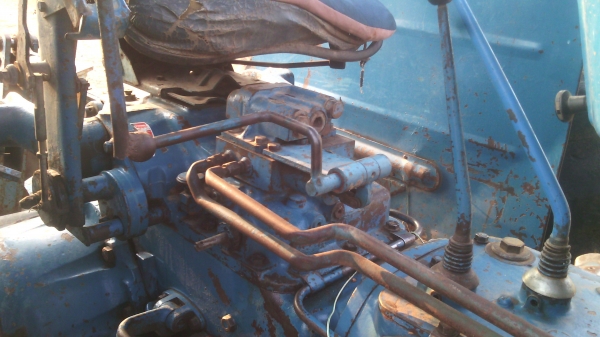 ขายรถไถFORD รุ่น6610  4x4คานหน้าคาลาโล่สวยมีทะเบียนพร้อมใช้งาน0810076640