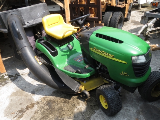 รถตัดหญ้านั่งขับ จอห์นเดียร์ มือสองจากนอก