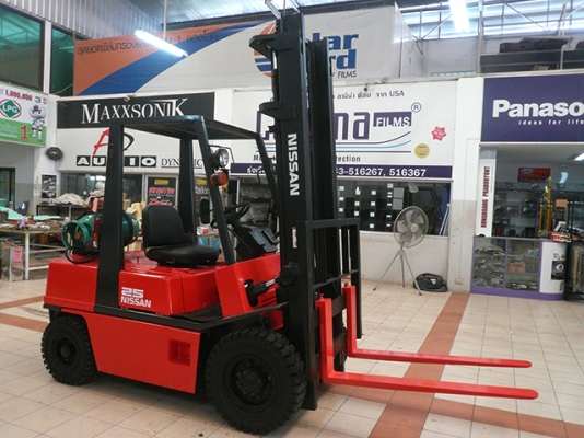 ขายรถโฟล์คลิฟท์มือสอง NISSAN รุ่น PH02 ขนาดยก 2.5 ตัน นำเข้า จากประเทศญี่ปุ่น 100\% ไม่เคยใช้งานในประเทศไทย