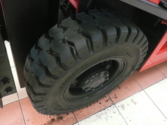 ขายรถโฟล์คลิฟท์มือสอง NISSAN รุ่น PH02 ขนาดยก 2.5 ตัน นำเข้า จากประเทศญี่ปุ่น 100\% ไม่เคยใช้งานในประเทศไทย