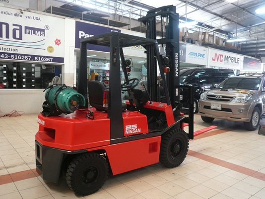 ขายรถโฟล์คลิฟท์มือสอง NISSAN รุ่น PH02 ขนาดยก 2.5 ตัน นำเข้า จากประเทศญี่ปุ่น 100\% ไม่เคยใช้งานในประเทศไทย