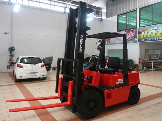 ขายรถโฟล์คลิฟท์มือสอง NISSAN รุ่น PH02 ขนาดยก 2.5 ตัน นำเข้า จากประเทศญี่ปุ่น 100\% ไม่เคยใช้งานในประเทศไทย