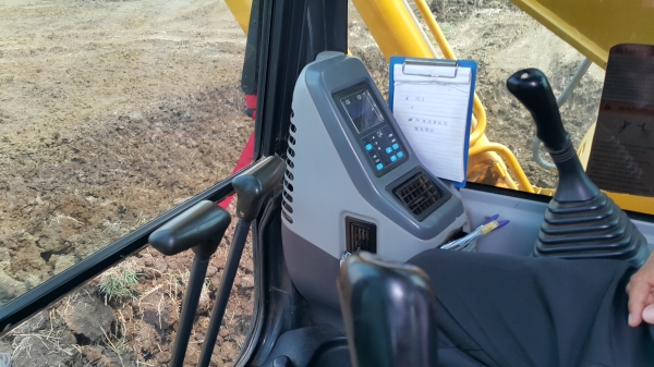 ขายรถแบคโฮ KOMATSU PC-200-7 รถสวย เอกสารอินวอย ไฟฟ้าเต็ม รถแรง ราคา.1650000 สนใจรีบจองด่วน ขายรถแบคโฮ KOMATSU PC-200-7 รถสวย เอกสารอินวอย ไฟฟ้าเต็ม รถแรง ราคา.1650000 สนใจรีบจองด่วน