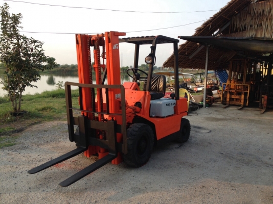 รถยกนิสสัน1.6ตันเบนซิลเสาสูง3เมตร สภาพดีพร้อมใช้นำเข้าญี่ปุ่น ราคาไม่แพงครับ