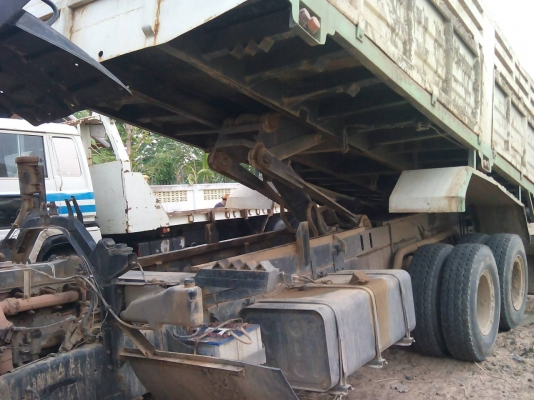 ขาย 10 ล้อดั้มอิซูซุแม่ลูก 2 เพลา 2 คาน เลขตัวรถ FXZ23NFYFK ปี44 เครื่อง 6SD1 240 แรง