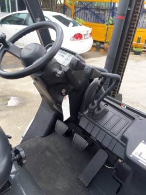 -:-*&bull;*ข า ย ร ถ ย ก นำ เ ข้ า*&bull;*-:-NISSAN FD35 เครื่องดีเซล เสาสูง5เมตร ล้อหน้าคู่ สนใจติดต่อ 083-062-0223