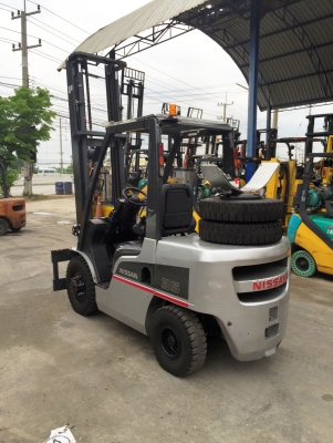 -:-*&bull;*ข า ย ร ถ ย ก นำ เ ข้ า*&bull;*-:-NISSAN FD35 เครื่องดีเซล เสาสูง5เมตร ล้อหน้าคู่ สนใจติดต่อ 083-062-0223