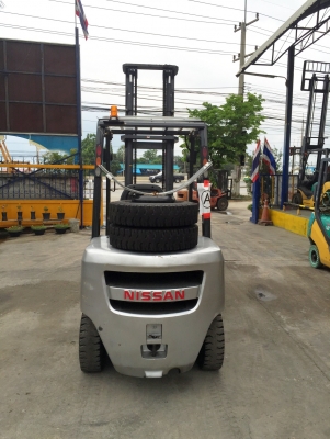 -:-*&bull;*ข า ย ร ถ ย ก นำ เ ข้ า*&bull;*-:-NISSAN FD35 เครื่องดีเซล เสาสูง5เมตร ล้อหน้าคู่ สนใจติดต่อ 083-062-0223